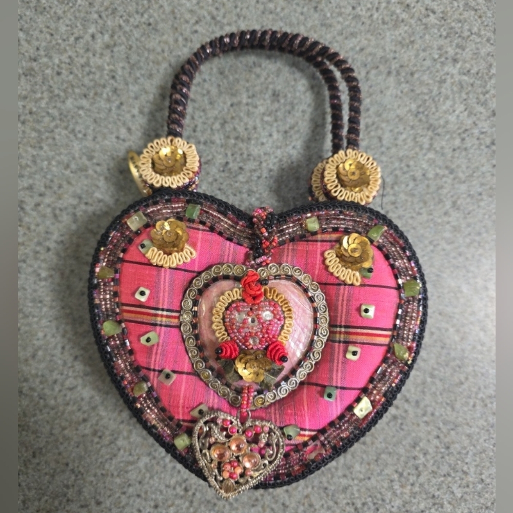 Vtg Mary Frances Heart Shaped Beaded Hand Bag. Preowned.